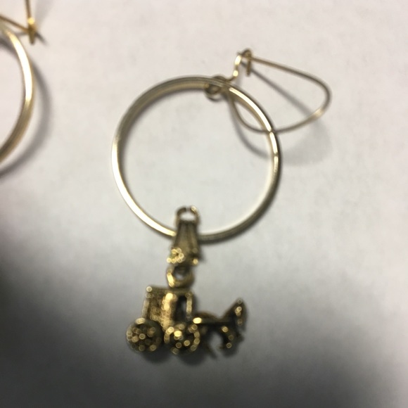 Horse & Buggy Gold Hoop Earrings Vintage - Picture 3 of 5